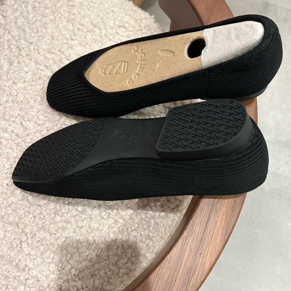 Elegant Women's Black and Beige Flats - Picture 4 of 8